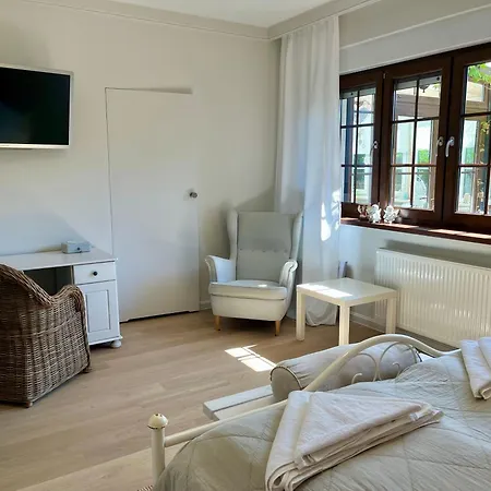 H2o Parter Domu Z Wlasnym Ogrodkiem Поберово