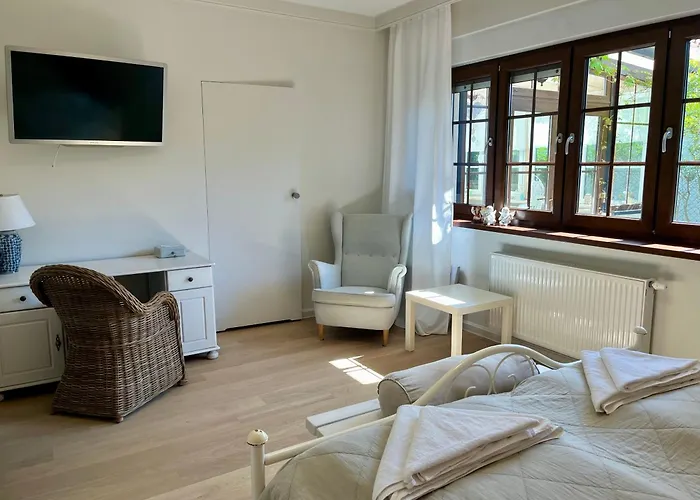 H2o Parter Domu Z Wlasnym Ogrodkiem ポビエロボ